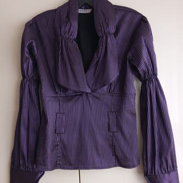 A.Y.T.E. VIJOLČNO ČRNA ELEGANTNA BLUZA 40