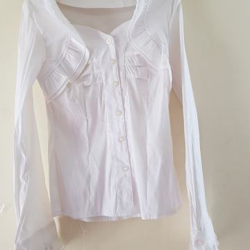 NOVA BELA SVEČANA BLUZA 38/40