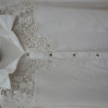 BELA VISKOZNA BLUZA S ČIPKO 42/44