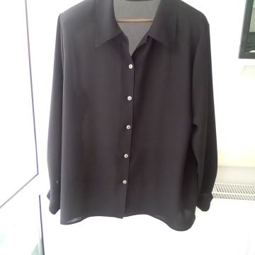 bluza črna 40-42št
