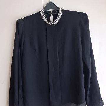 ČRNA SVEČANA  BLUZA S PERLICAMI M