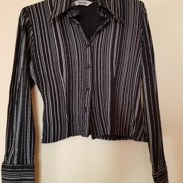 ČRNO SREBRNA KRATKA BLUZA 38/40