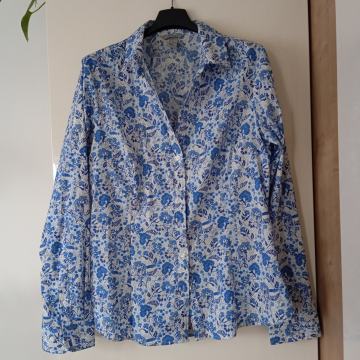 H&M NOVA. MODRO CVETLIČNA BLUZA M/L