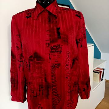 Kvalitetna satenasta bluza velikost 40/42 za simbolično ceno