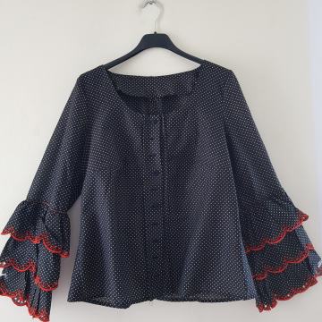 UNIKATNA ČRNO PIKASTA BLUZA 38/40