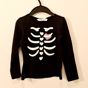 HM majica, kostko, sveti se v temi