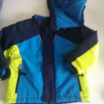 OBLAČILA ZA DEČKA ŠTEVILKA  98 IN 104 - ODLIČNO OHRANJENA