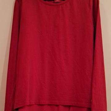 Nova rdeča majica S.Oliver, vel. 140 (10-11 let)
