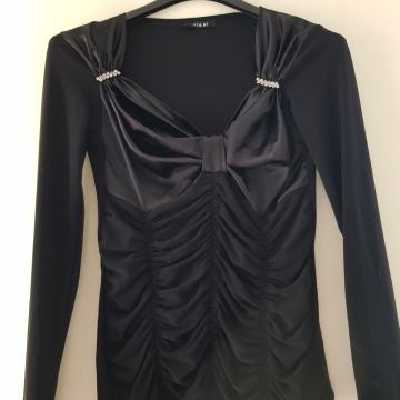 NOVA ČRNA SVEČANA MAJČKA 38/40