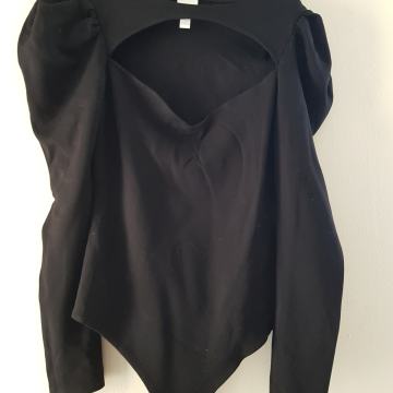 H&M NOV ČRN BODI Z VELIKIMDE KOLTEJEM S