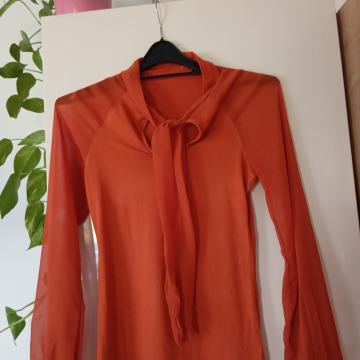 ORANŽNA MAJČKA S PENTLJO/PROSOJNI ROKAVI S