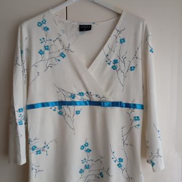 STYLE VISKOZNA BELO CVETLIČNA MAJČKA 40