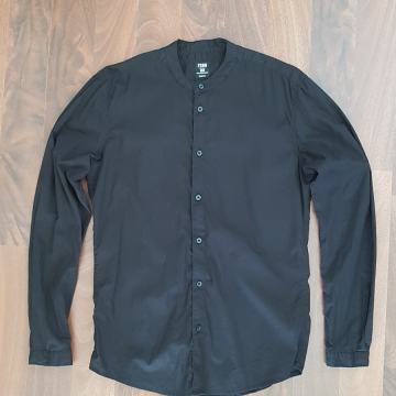 Srajca z visokim ovratnikom M