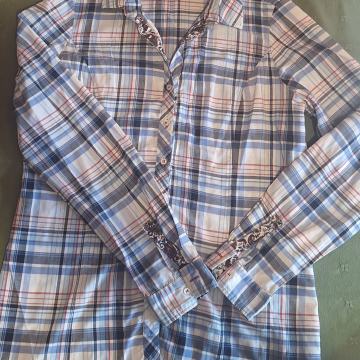 ŽENSKA SRAJCA ZNAMKA KOAN