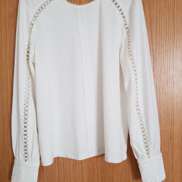 NOVA BELO ČIPKASTA VIZKOZNA TUNIKA S/M