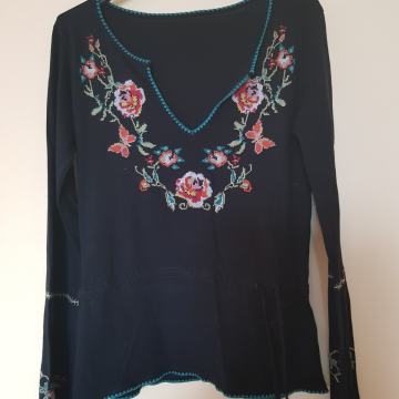 NOVA ČRNA BOMBAŽNA TUNIKA Z VEZENINO M