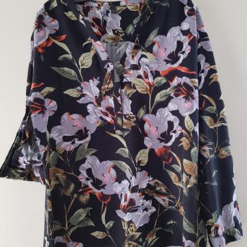 ČRNO CVETLIČNA TUNIKA S/M