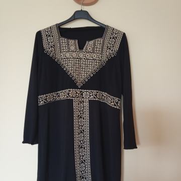 ČRNO ZLATA VEZENA SVEČANA VISKOZNA TUNIKA M/L