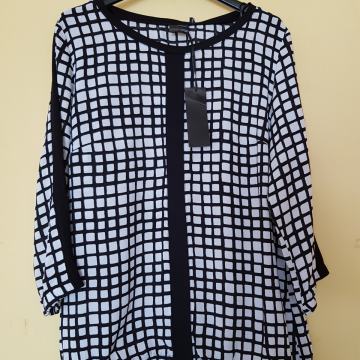 DREAM STAR BELO ČRNA TUNIKA Z ETIK. S/M MPC 45€