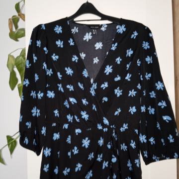 NEW LOOK NOVA  ČRNO MODRA CVETLIČNA TUNIKA 42
