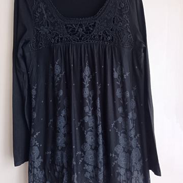 ORSAY ČRNO SIVA CVETLIČNA TUNIKA S ČIPKO 38/40