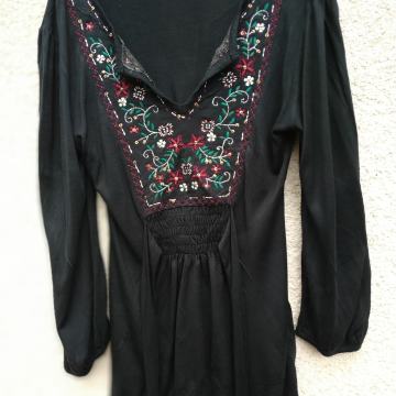 ORSAY NOVA VISKOZNA ČRNA TUNIKA Z VEZENINO S/M