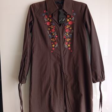 NOVA RJAVA TUNIKA Z VEZENINO IN ETIKETO 34/36/38/40