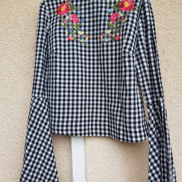 STRADIVARIUS ČRNO BELA KARO TUKNIKA