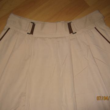 Bež krilo Zara št. 40, s poštnino