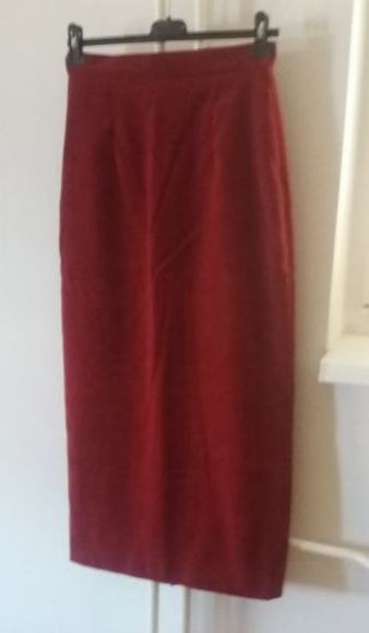 Bordo rdeče dolgo krilo, št. S