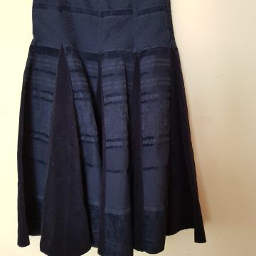 ČRNO BOMBAŽNO SVILENO KRILO M