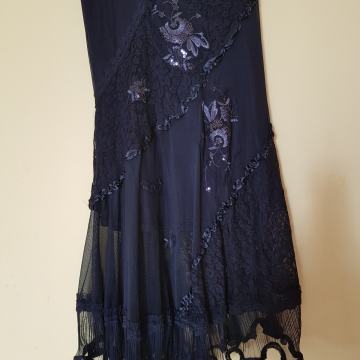 ČRNO SVEČANO  KRILO S ČIPKO IN VEZENINO S/M