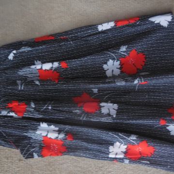 NOVO ČRNO RDEČE BOMBAŽNO KRILO S