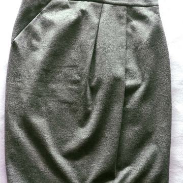 Dizajnersko krilo Akris punto, št. 40