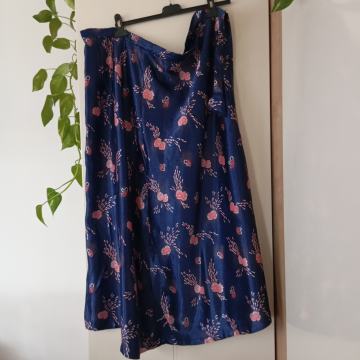 MAXI  UNI MODRO CVETLIČNO SATENASTO KRILO