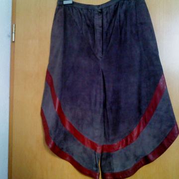 NOV USNJEN ŽENSKI KOMPLET - CULOTTE IN BREZROKAVNIK