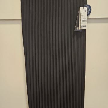 Prodam NOVO s.Oliver črno plise krilo št. 36