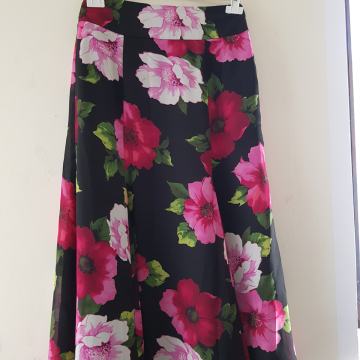 STUDIO DOLGO ČRNO CVETLIČNO KRILO 36