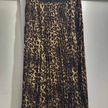 Tigrasto plisirano novo krilo