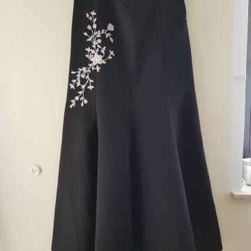 UNIKATNO MA XI ČRNO SVEČANO KRILO 36/38