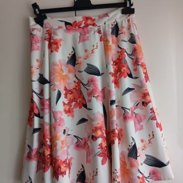 WALLIS NOVO CVETLIČNO KRILO Z ETIKETO 40 MPC 55€