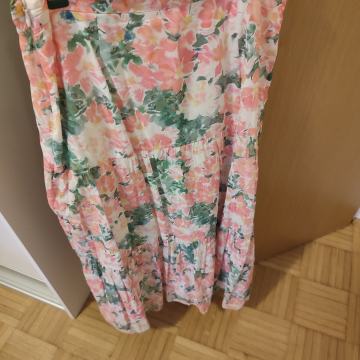 Ženski krili in obleka