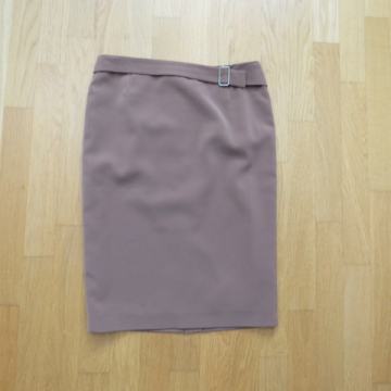 žensko krilo velikosti 40/42