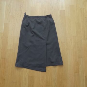 žensko krilo velikosti 40/42