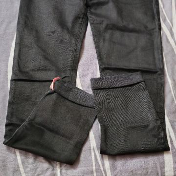 Črne jeans hlače