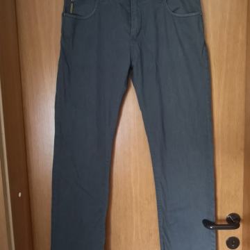 Moške hlače znamke Armani velikost 52