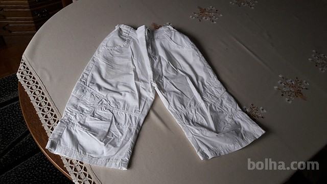 HLAČE BELE MALO POD KOLENI ZA STAROS 10.LET