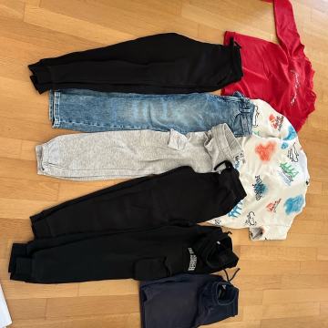 Hlace (kavbojke in trenirka) in 2 hudija za 11 - 12 let za fante