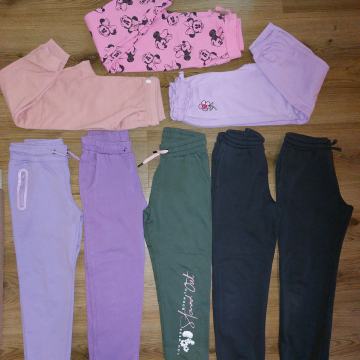 Komplet večina novih dekliških trenirk št.134 do 140