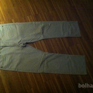 ZELO UGODNO! Modne fantovske hlače naprodaj